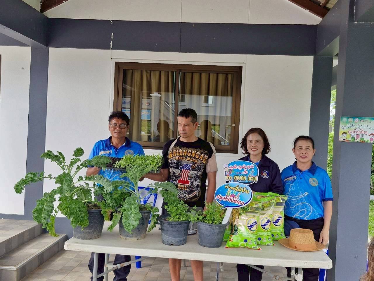 พช.ควนเนียง ขับเคลื่อนกิจกรรม "ผู้นำทำก่อน" ณ บ้านพักนายอำเภอควนเนียง