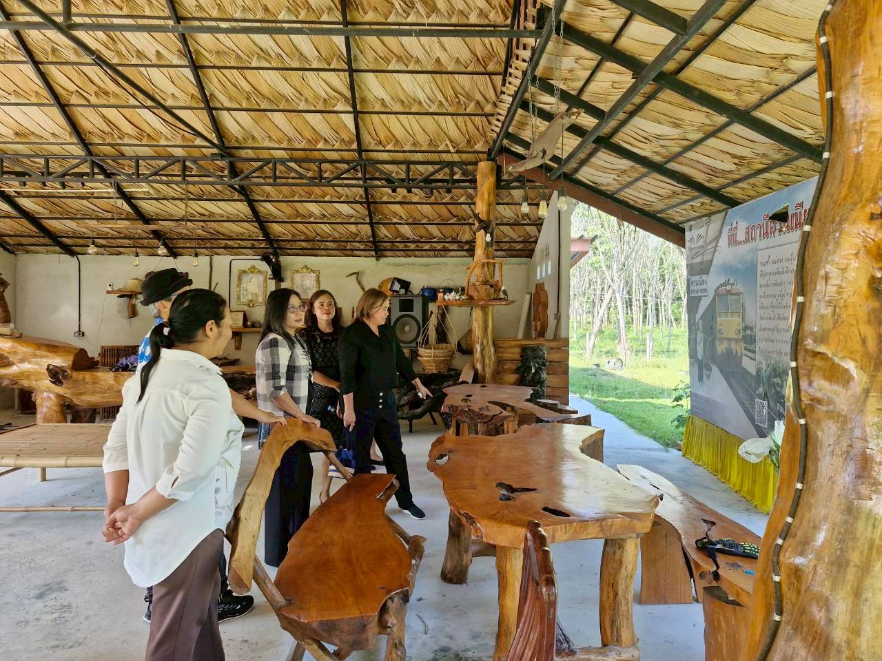 พช.ควนเนียง ให้การต้อนรับพัฒนาการจังหวัดสงขลาและคณะ ในการมอบแนวทางการต้อนรับ มท.4 และคณะ