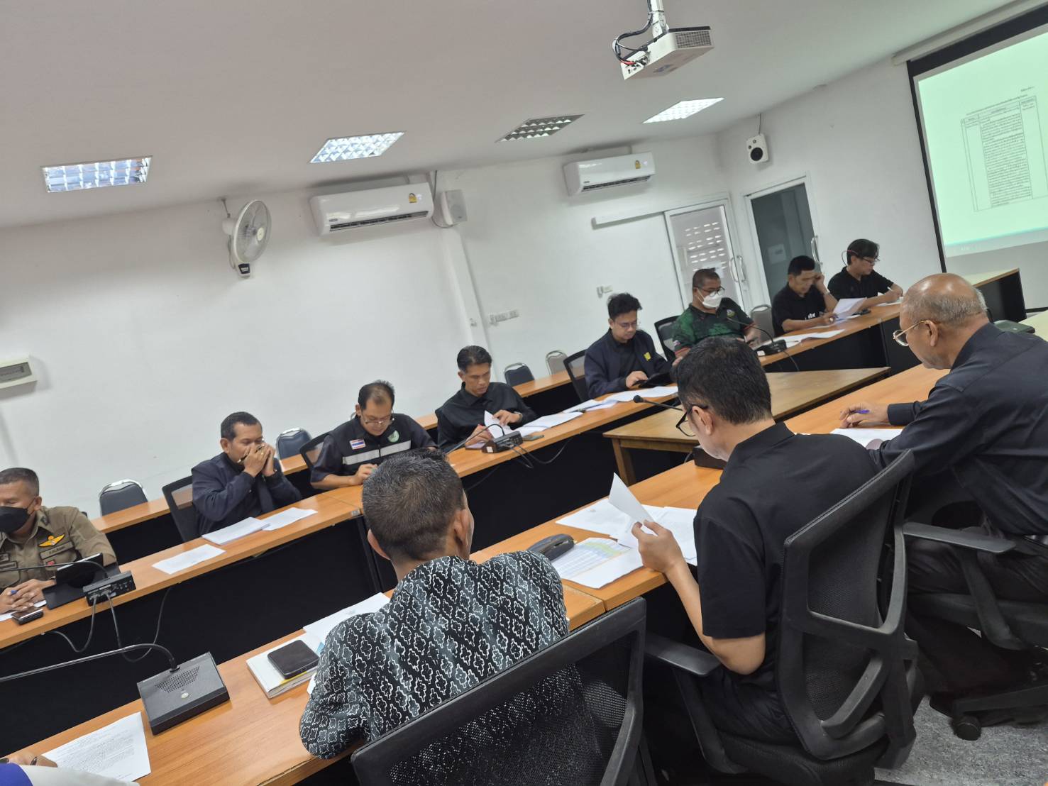 พช.ควนเนียง เข้าร่วมประชุม ก.บ.อ. ขับเคลื่อนสวัสดิการแห่งรัฐ เร่งช่วยเหลือกลุ่มตกหล่นเข้าถึงสิทธิ