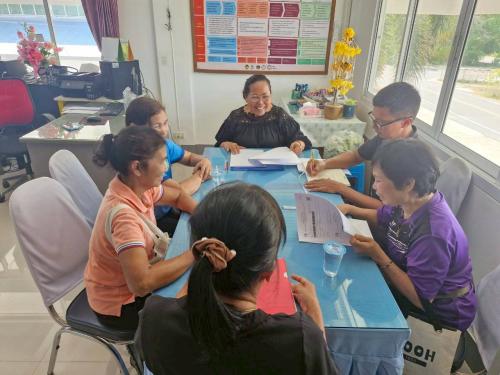 พช.ควนเนียง ทำสัญญากู้ยืมเงินกลุ่มต่อยอดร้านค้าขายของชำครบวงจร