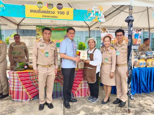 พช.ควนเนียง นำกลุ่มขนมซั้งแม่ดวงร่วมต้อนรับในการประชุม ครม.สัญจร จังหวัดสงขลา